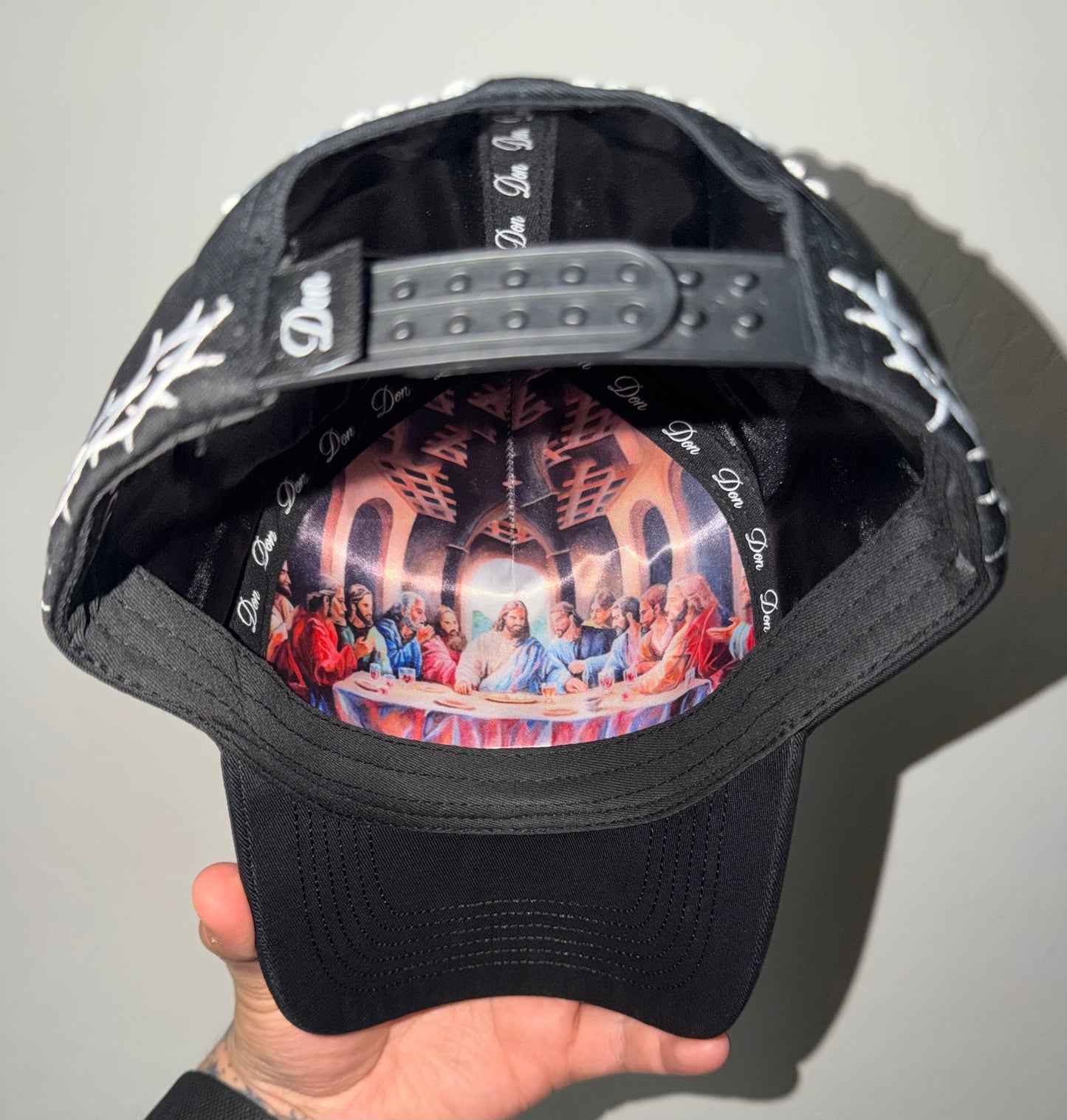 Solo Dios Sabe Hat (Crown of Faith)
